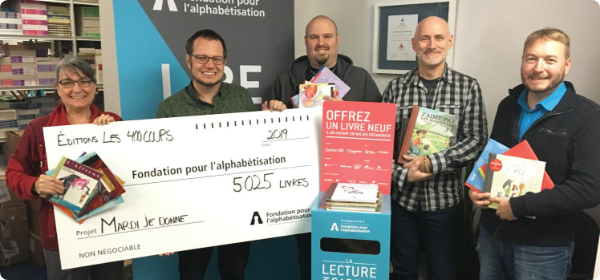 group-picture-check Photo : L'édition les 400 coups font une donation de 5025 livre à la FPA.